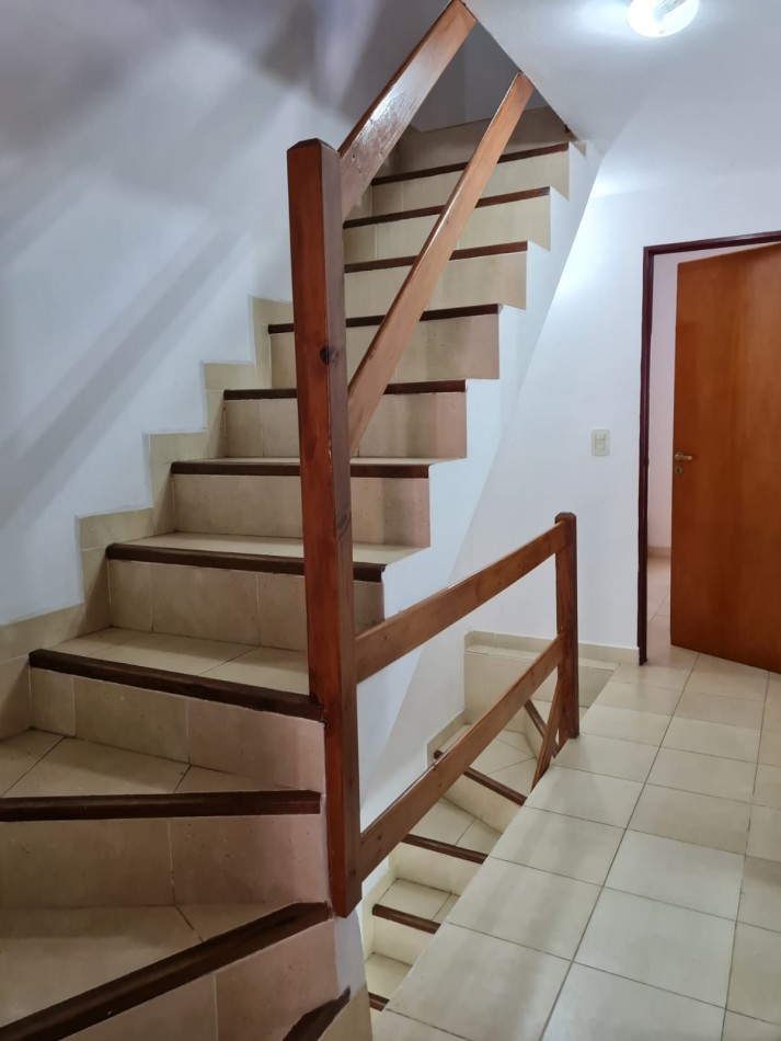 EXCELENTE TRIPLEX CON GAS NATURAL!!!!