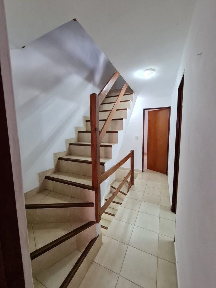 EXCELENTE TRIPLEX CON GAS NATURAL!!!!